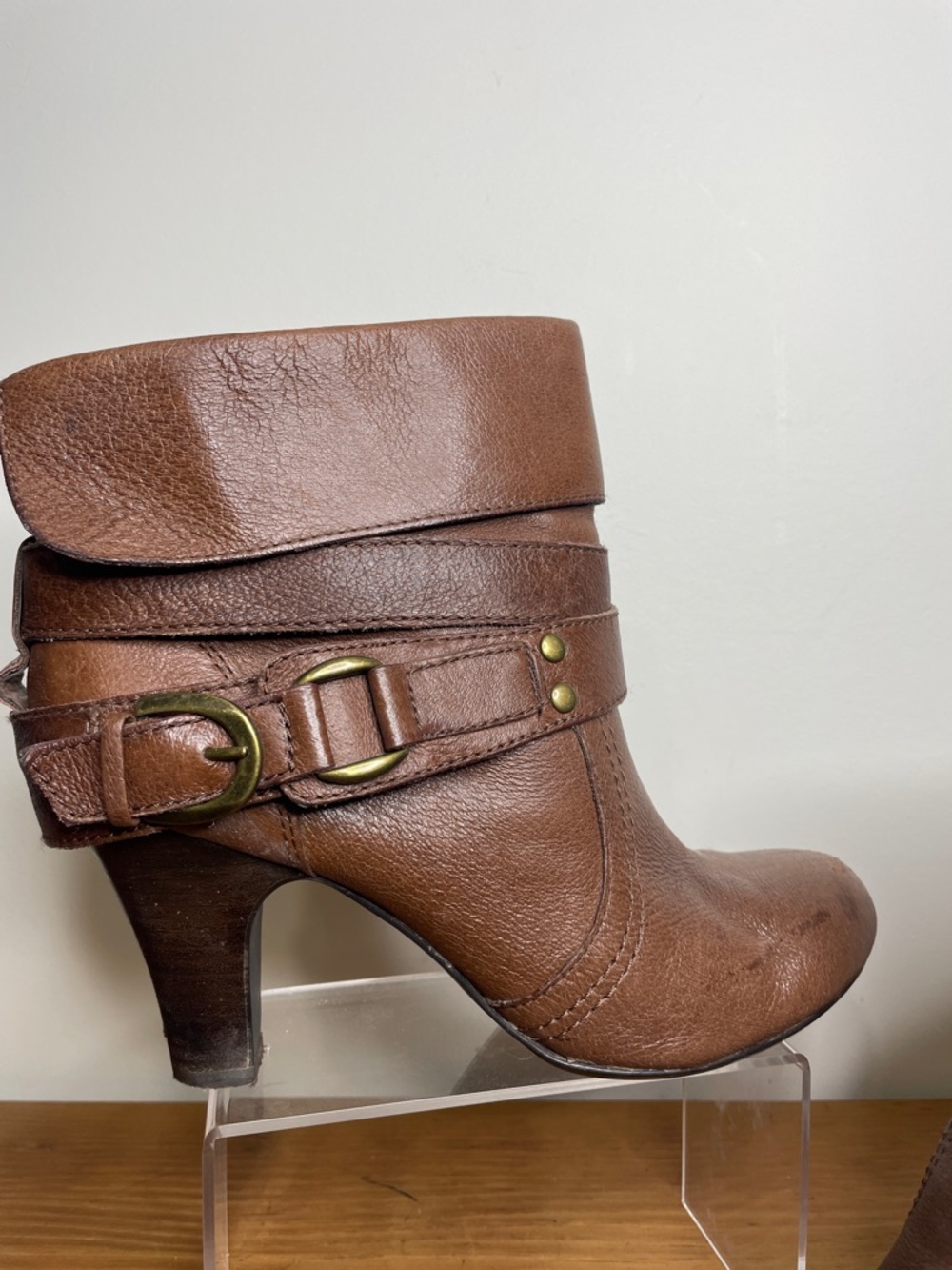 🍉 Women's Brown Leather Ankle Booties with Buckle Detail